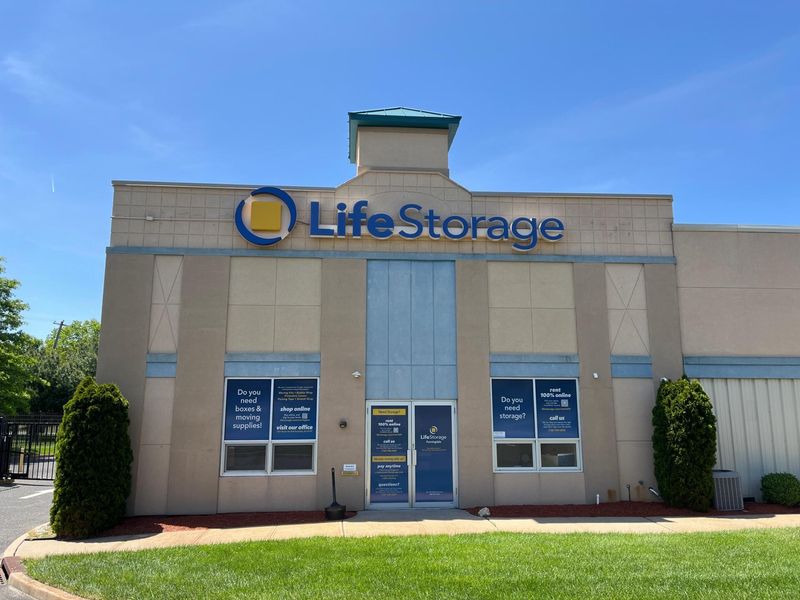 Images Life Storage - Farmingdale