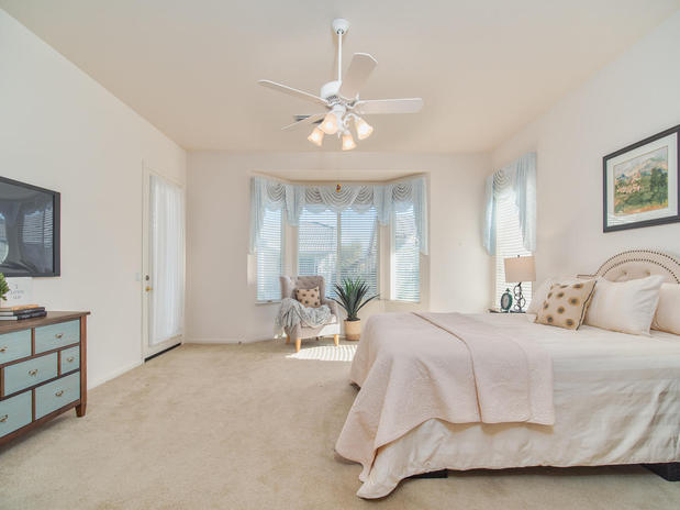 Images Amber Hom Realm Real Estate