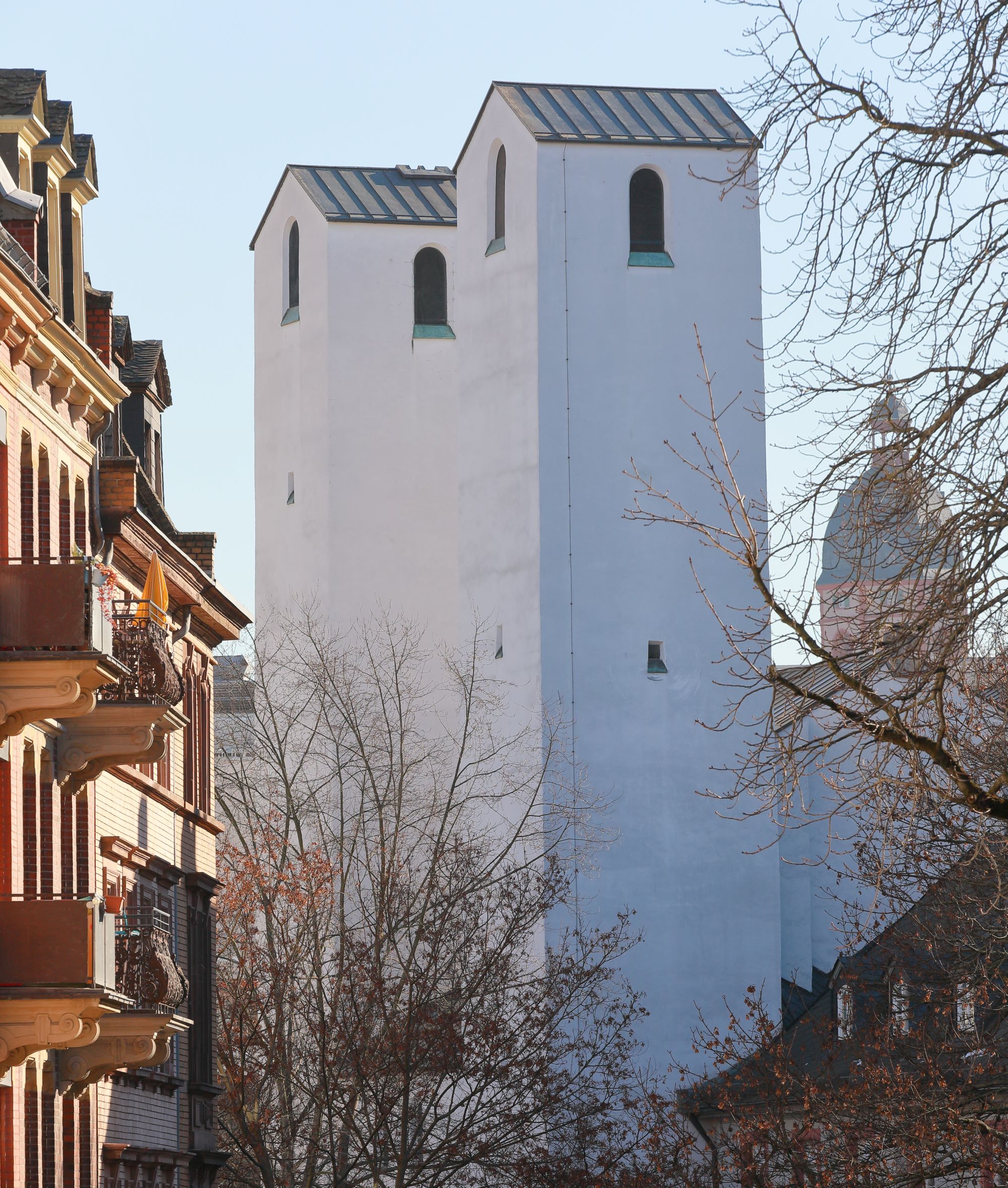 Aupenansicht der Altmünsterkirche in Mainz. Baujahr: 1652/1960 (Architekt der Neugestaltung: Otto Vogel)