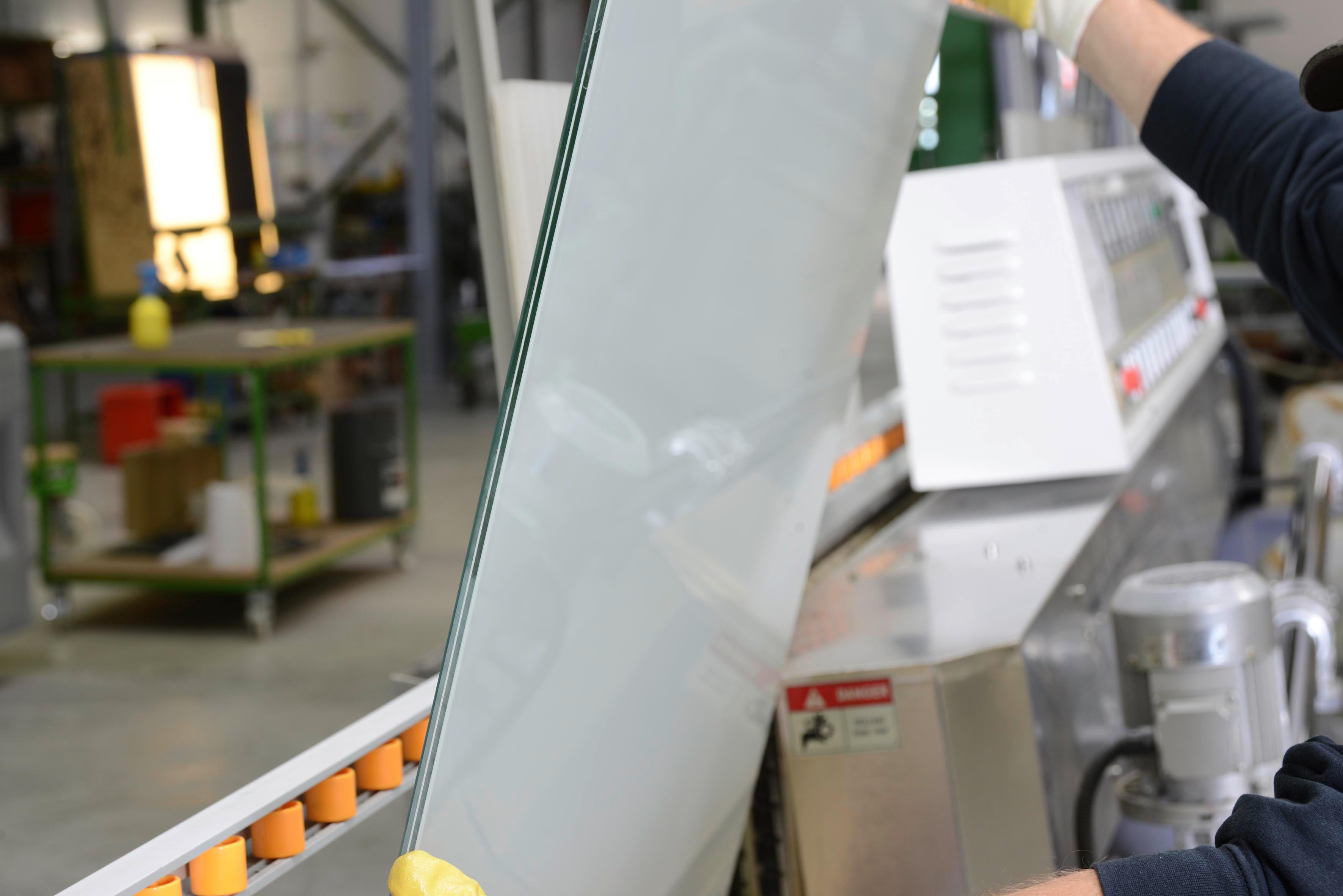 Sollingglas Bau und Veredelungs GmbH & Co KG, Hinter den Höfen 2 in Derental