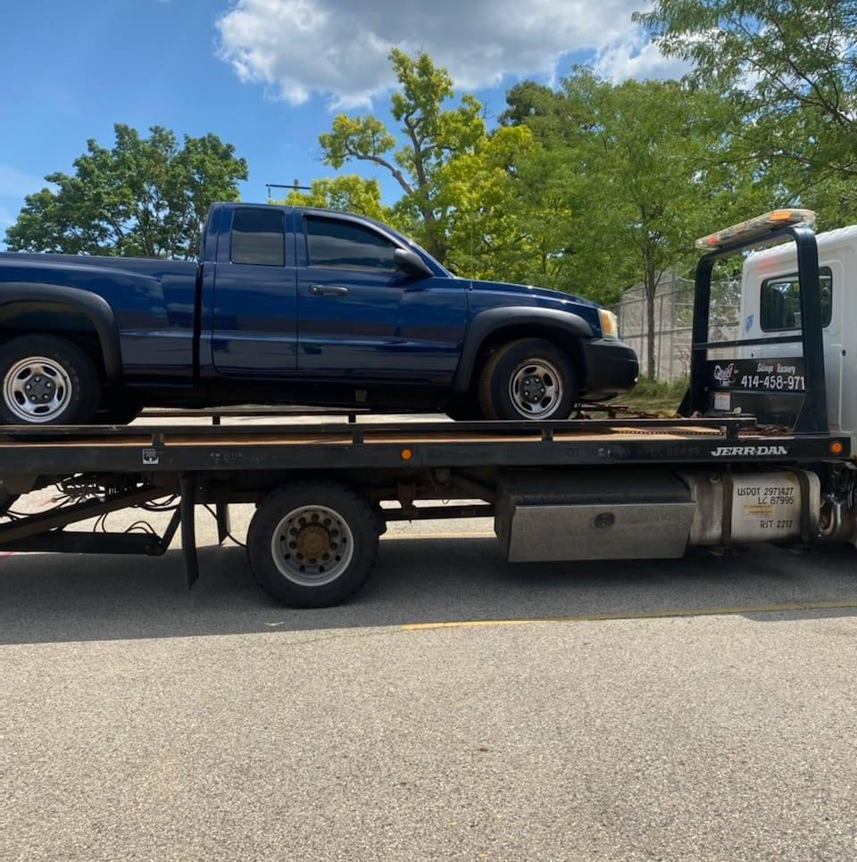 Call now for a towing service you can count on!