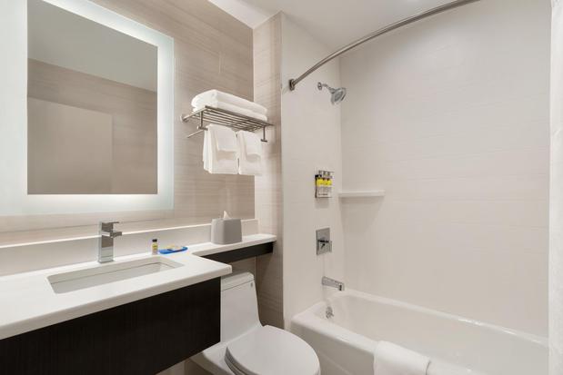 Images Holiday Inn Express Jamaica - Jfk Airtrain - Nyc by IHG
