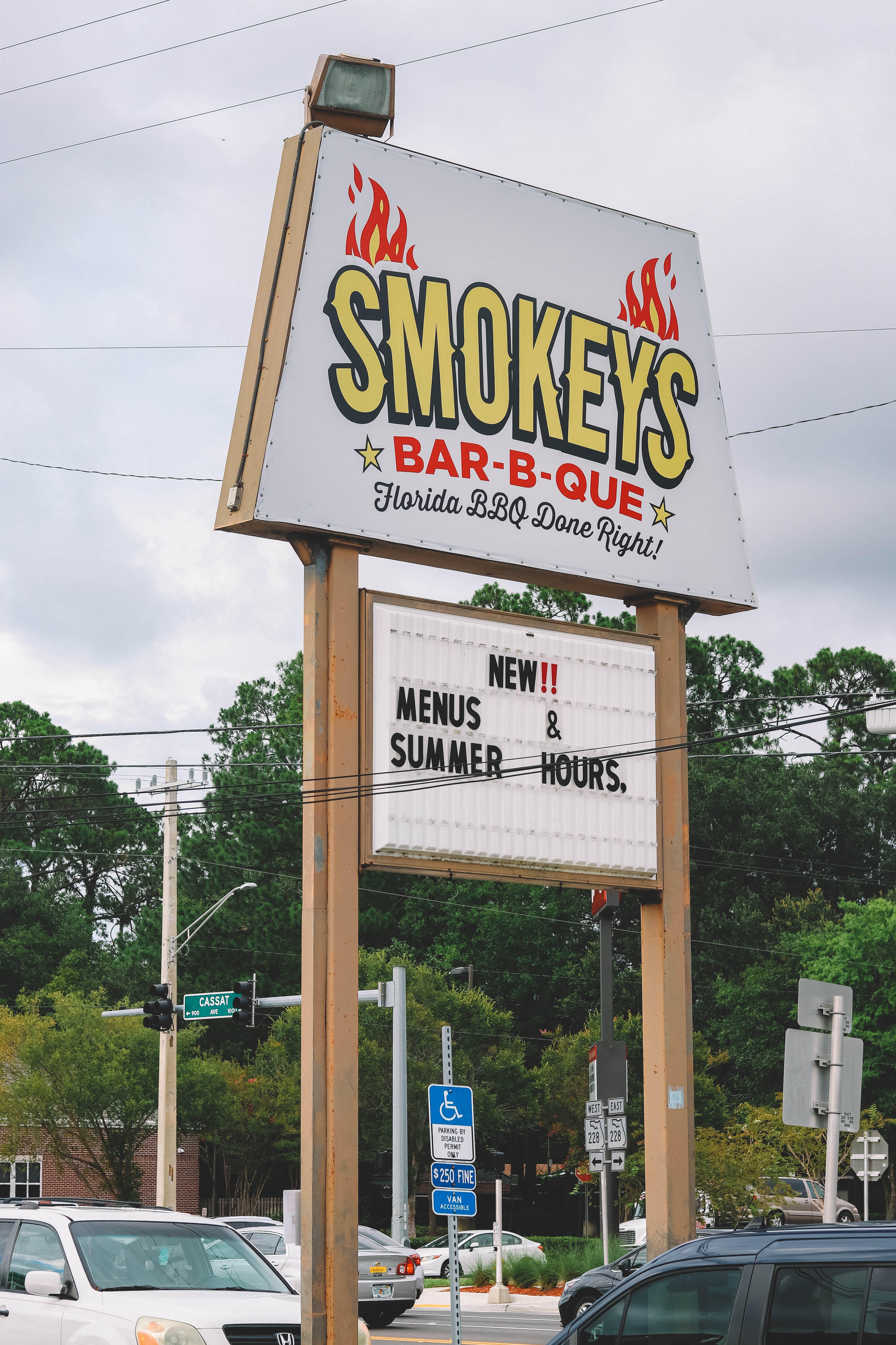 Smokey's Bar-B-Que Photo