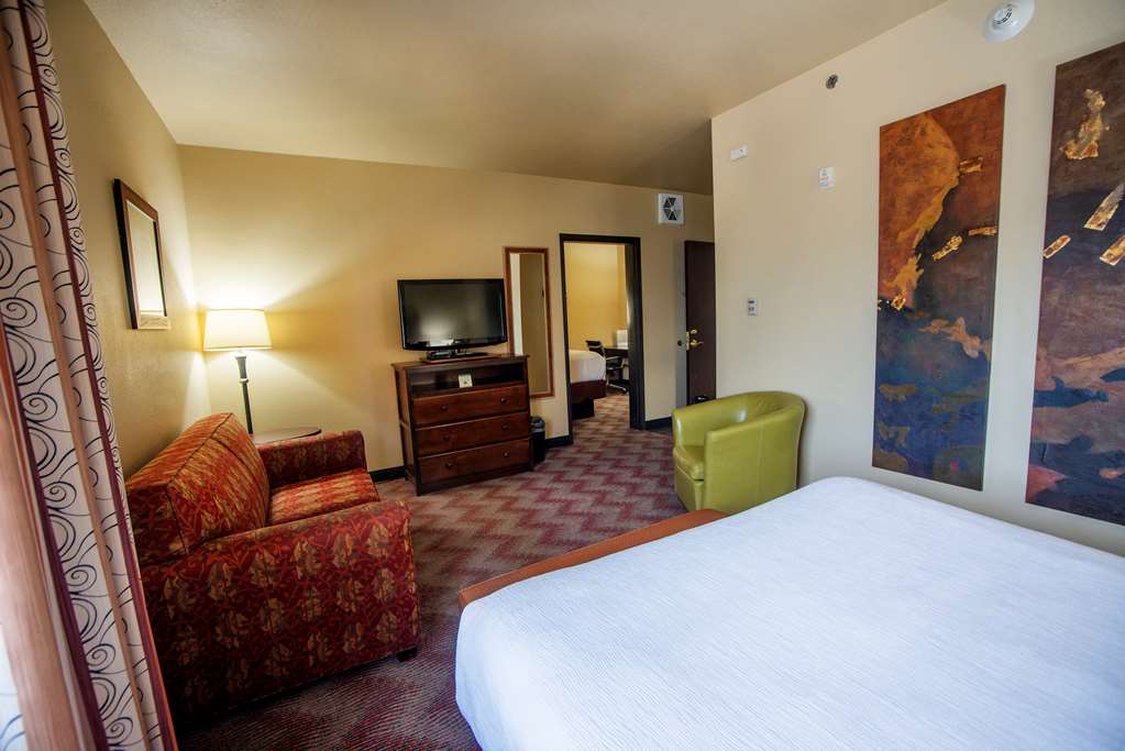 Queen Suite Best Western Plus Cimarron Hotel & Suites Stillwater (405)372-2878