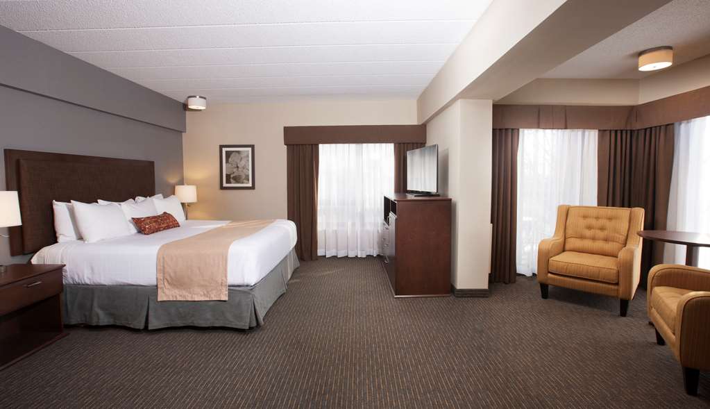 Tower Suite Best Western Plus Cairn Croft Hotel Niagara Falls (905)356-1161