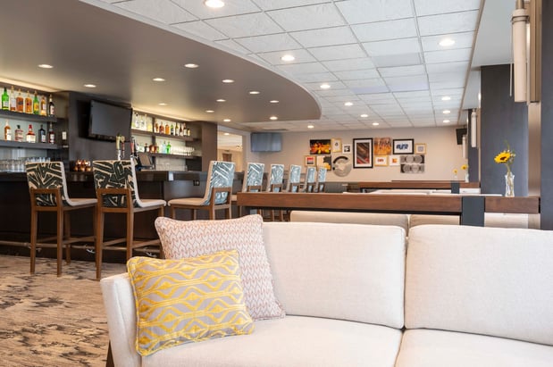Images Crowne Plaza Indianapolis-Airport by IHG