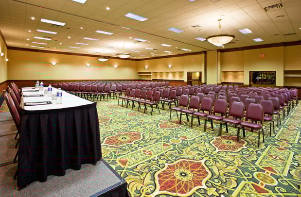 Images Holiday Inn & Suites Cincinnati-Eastgate (I-275E) by IHG