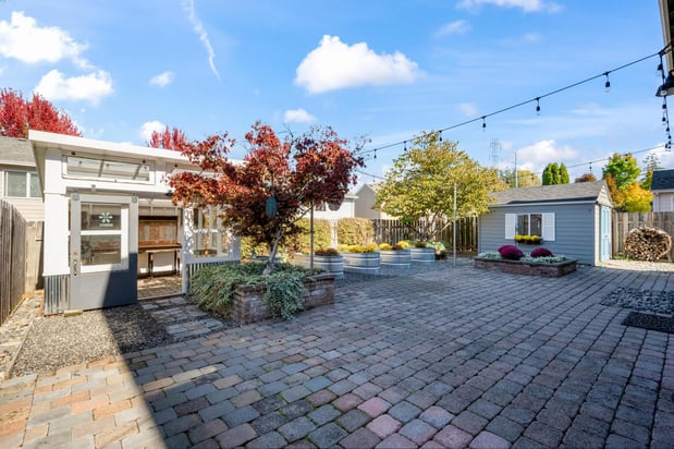 Images Lisa Bradburn, Premiere Property Group, LLC