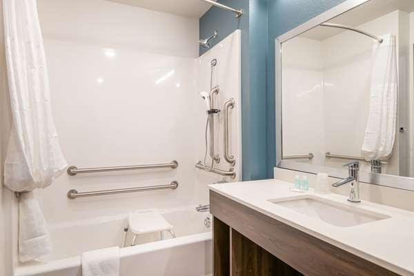 Images WoodSpring Suites Missoula