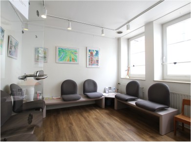 Herr Dr. med. dent. Manfred Kreitschik, Mühlenstr. 18 in Elmshorn
