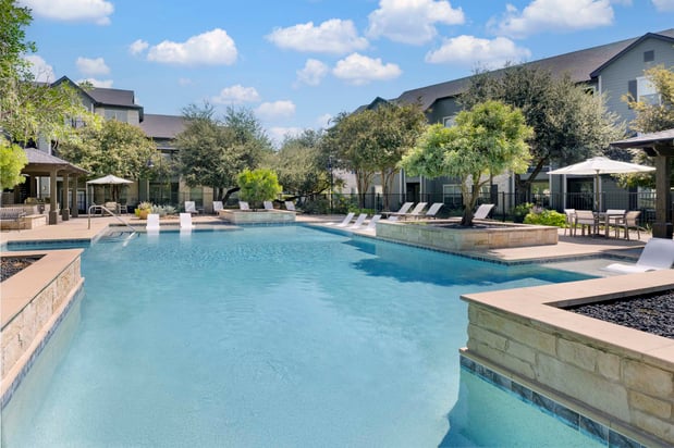 Images Camden Amber Oaks Apartments