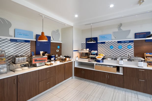 Images Holiday Inn Express & Suites Chicago West - St Charles by IHG