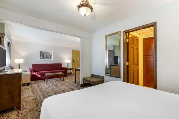 Images Best Western Plus Longbranch Hotel & Convention Center