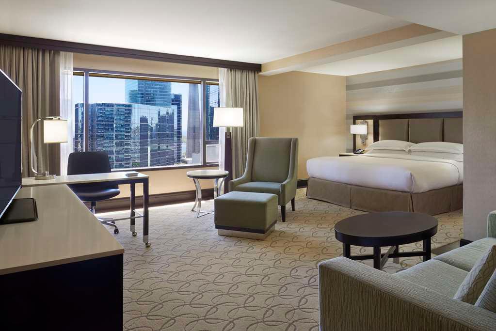 View room king. Отель Хилтон Торонто. Отель Hilton Toronto. Отель Hilton Toronto вид. Ники Торонто отель последний шанс.