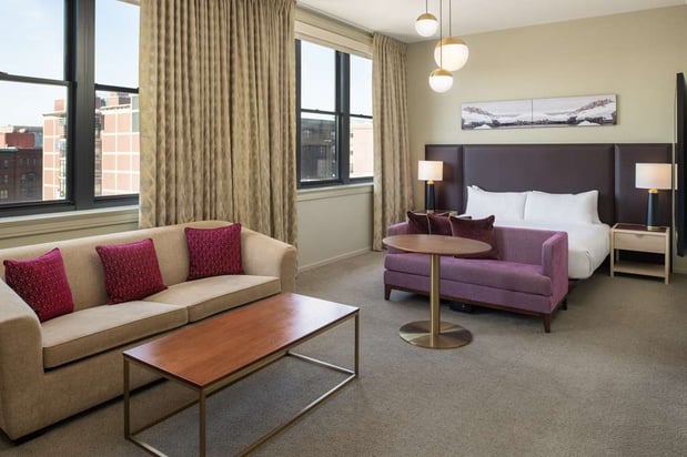 Images Hotel Savoy Kansas City, Tapestry Collection by Hilton