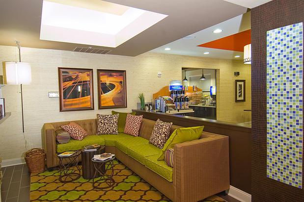 Images Holiday Inn Express & Suites Fulton, an IHG Hotel