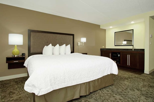 Images Hampton Inn & Suites Rockville Centre