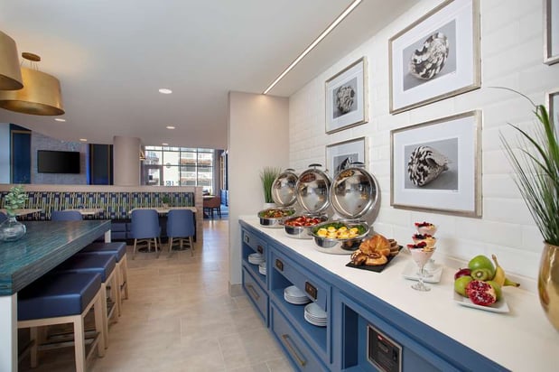 Images Fenwick Shores, Tapestry Collection by Hilton