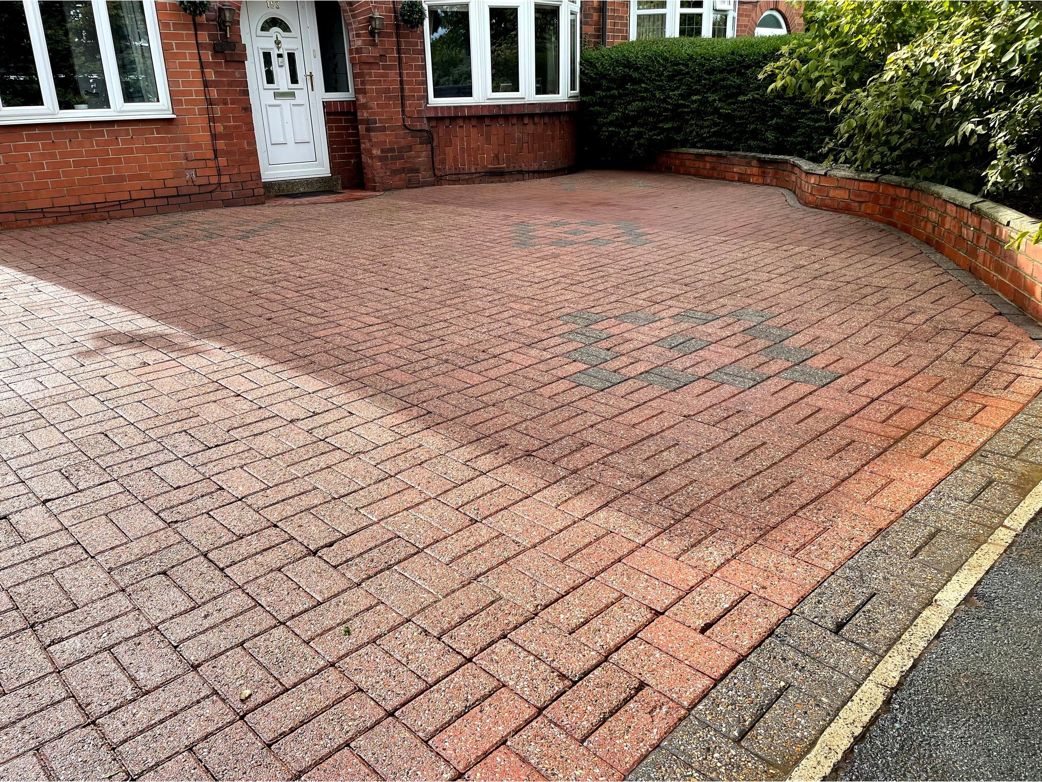 Driveway cleaning and block paving restoration with the Westermann machine