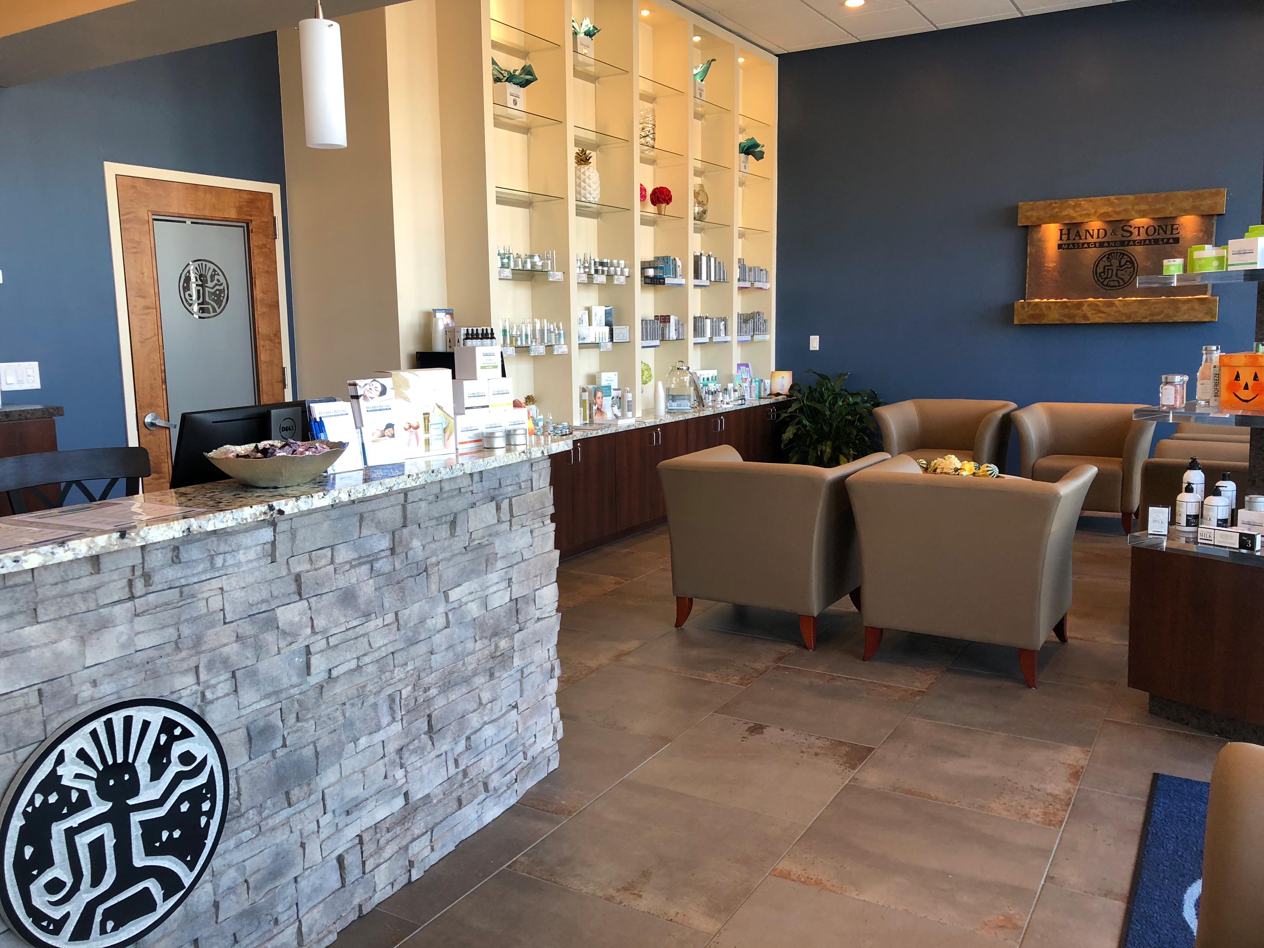 Spa in NY Bellmore 11710 Hand & Stone Massage and Facial Spa 2736 Merrick Road (516)654-6128