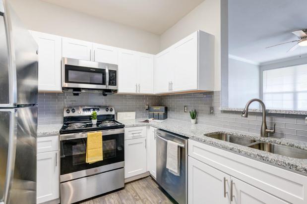 Images River Walk Apartment Homes