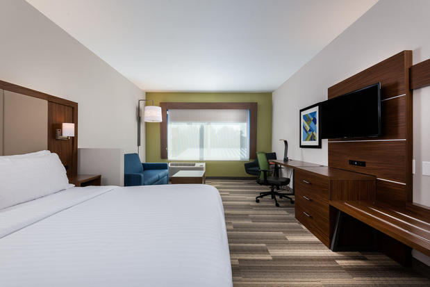 Images Holiday Inn Express & Suites Queensbury - Lake George Area, an IHG Hotel