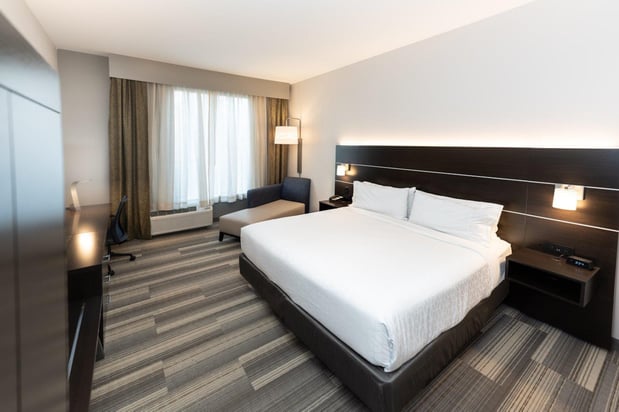 Images Holiday Inn Express & Suites Franklin - Berry Farms by IHG