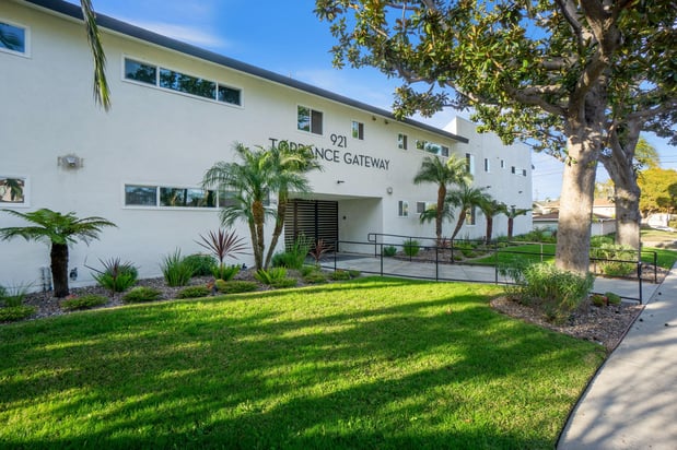 Images Torrance Gateway Apartments