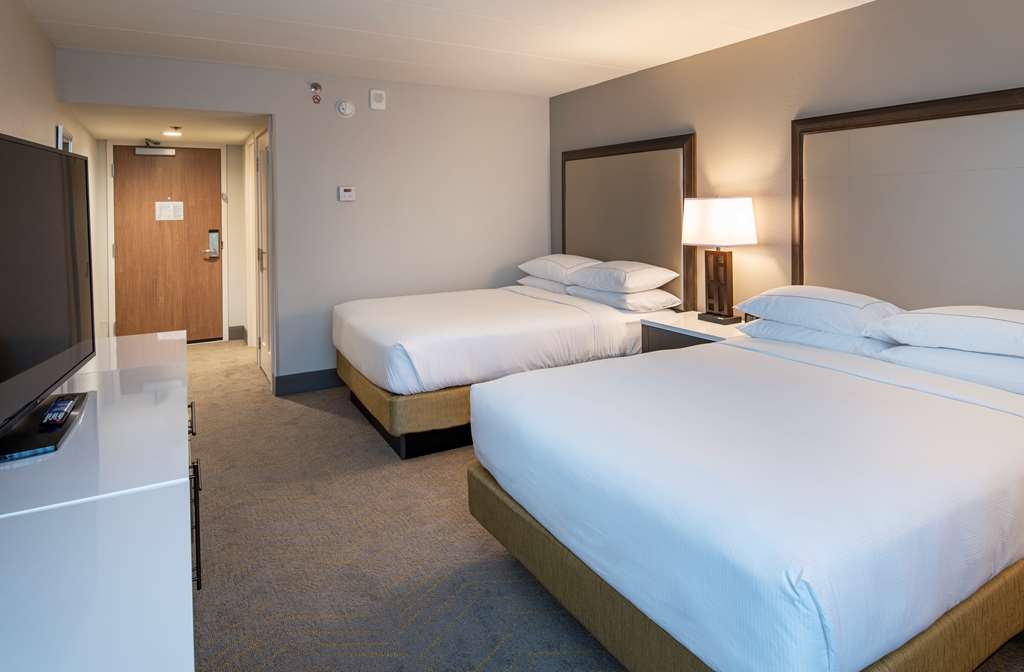 Guest room DoubleTree by Hilton Madison East Madison (608)244-4703