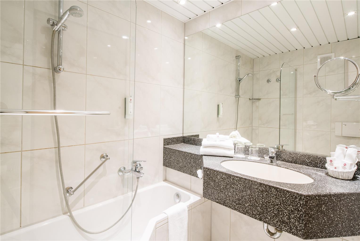 Best Western Plus Hotel Am Schlossberg, Europastrasse 13 in Nuertingen