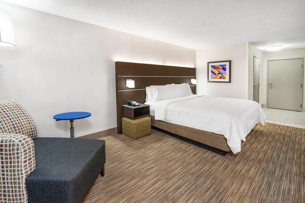 Images Holiday Inn Express & Suites Albuquerque-N. Balloon Fsta Park, an IHG Hotel