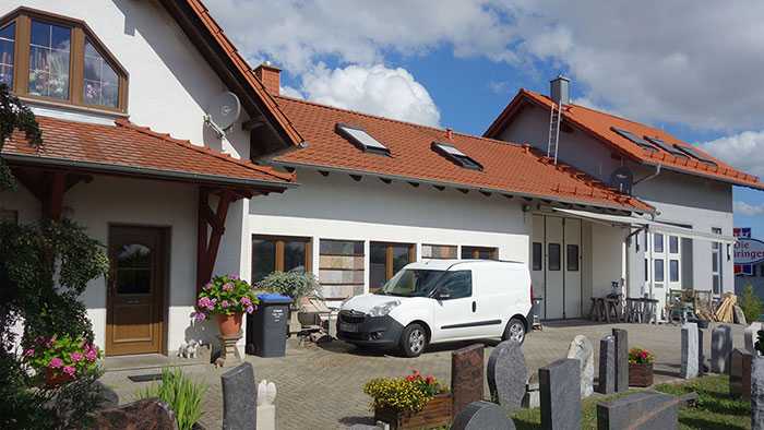 Bild 1 Steinmetzbetrieb Schrötter in Dornheim