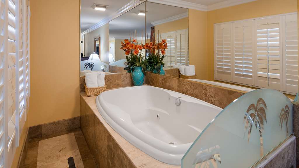 Guest Bathroom Best Western Harbour Inn & Suites Sunset Beach (562)592-4770
