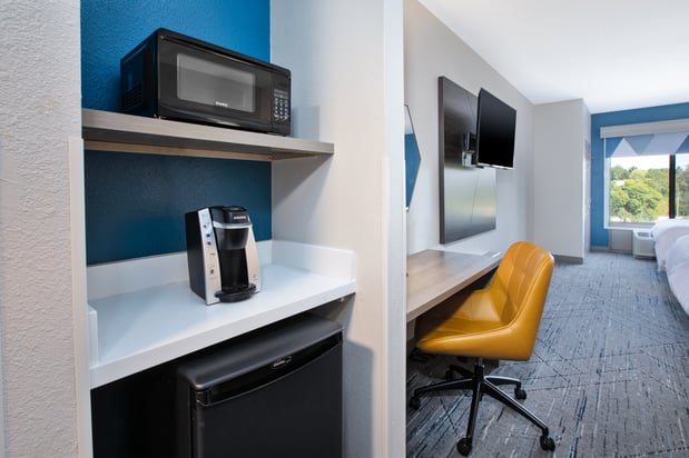 Images Holiday Inn Express & Suites Milwaukee NW – Park Place by IHG