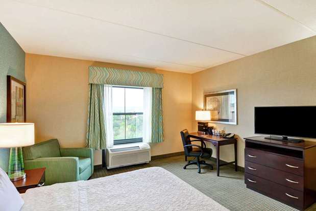 Images Hampton Inn & Suites Wilkes-Barre/Scranton, PA