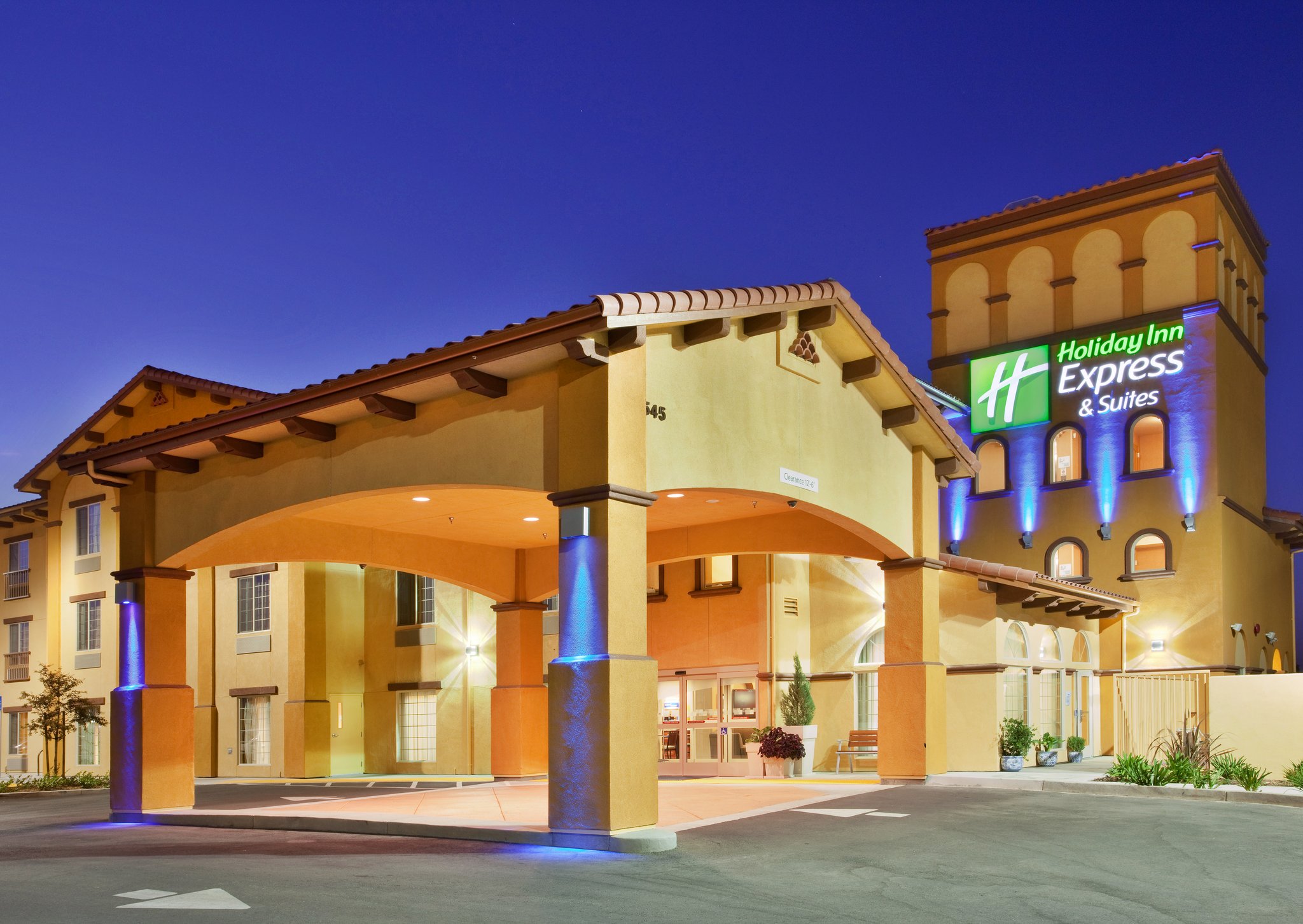 Holiday Inn Express & Suites Willows by IHG Image