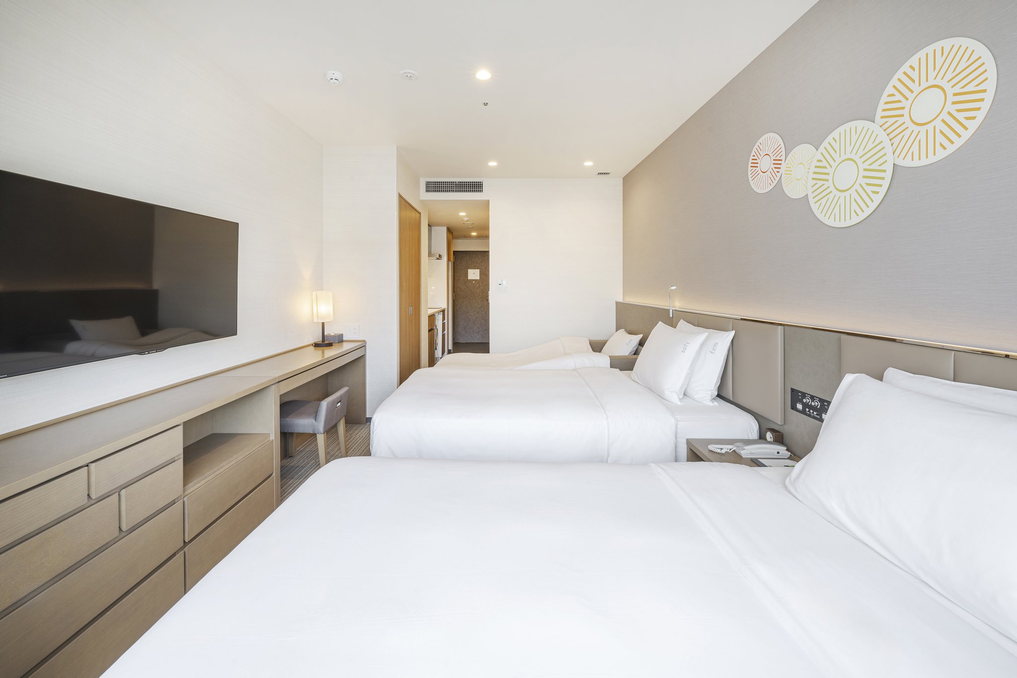 Images Holiday Inn & Suites Shin Osaka by IHG