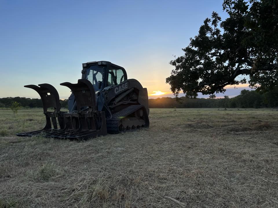 Circle R4 services LLC Logo