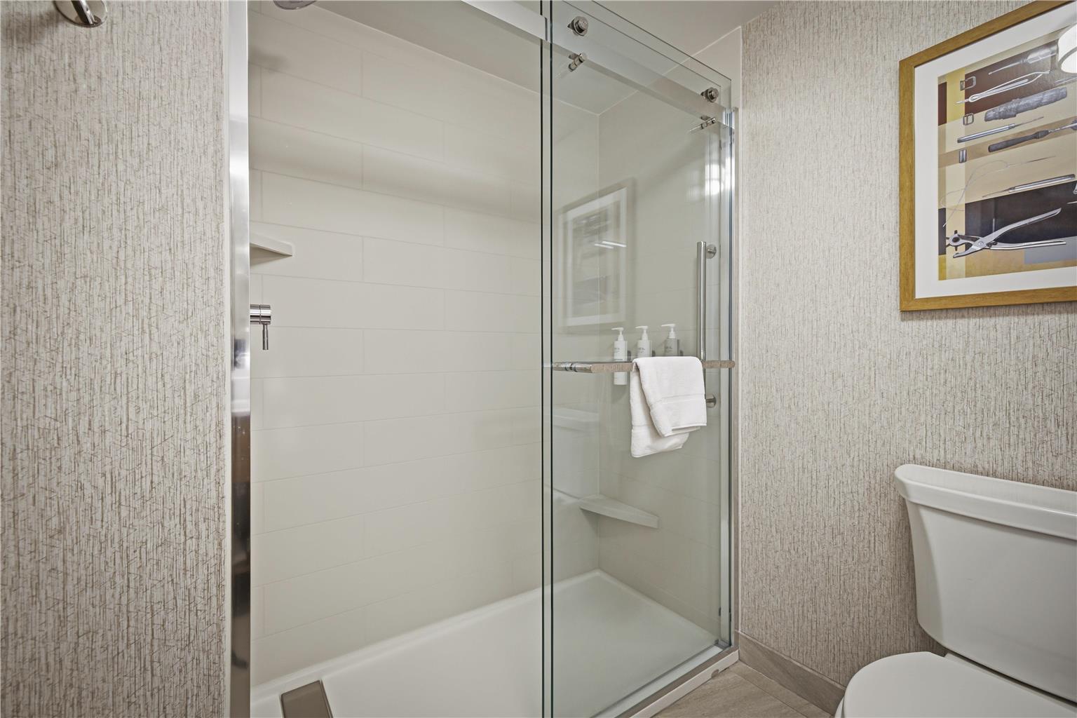 Guest room bath 