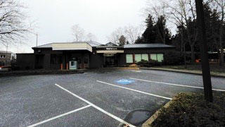 Photo of the WaFd Bank Branch location in Redmond, Washington. Located at 16900 Redmond Way, Redmond, WA.