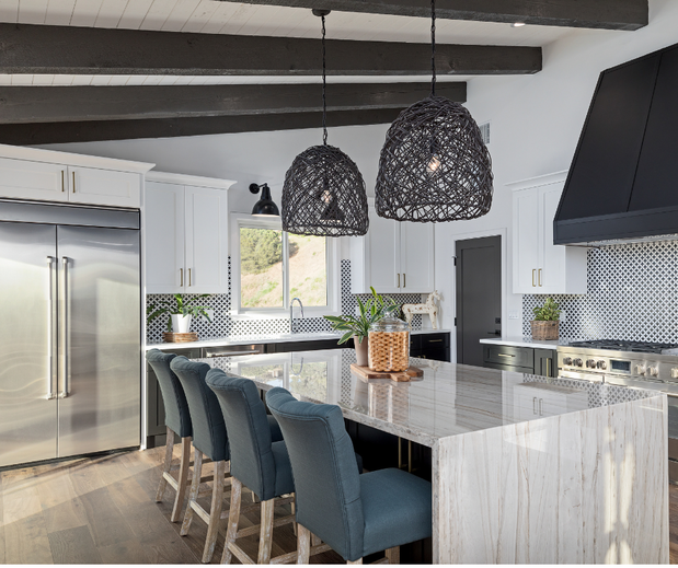 Images Tetyana Hanna, Sarasota Real Estate Agent 〡 KW Coastal Living III