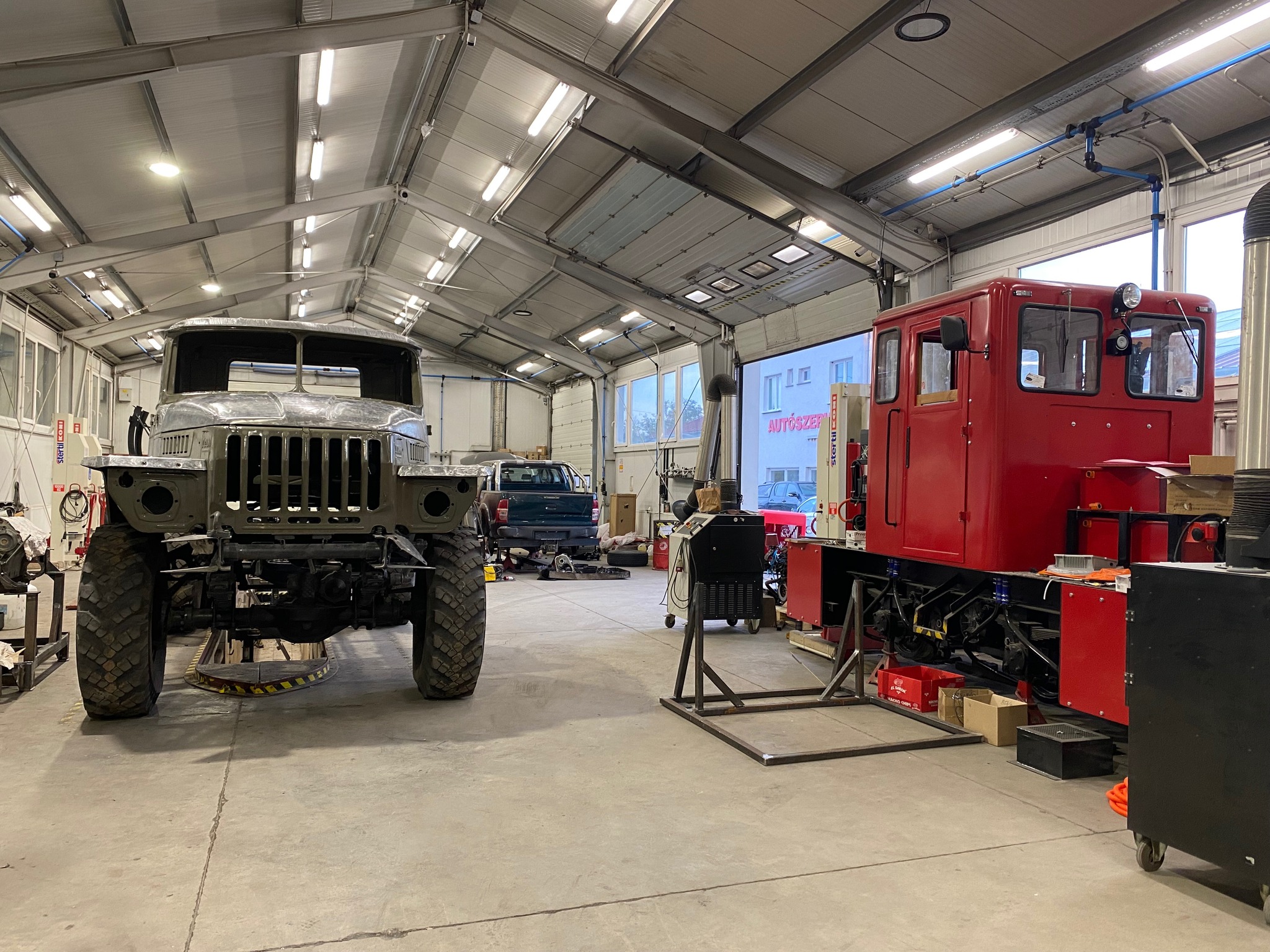 Images Varga Vasúti és Közúti Járműjavító és -gyártó Kft.