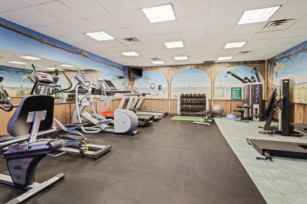 Images Holiday Inn & Suites Clearwater Beach S-Harbourside by IHG