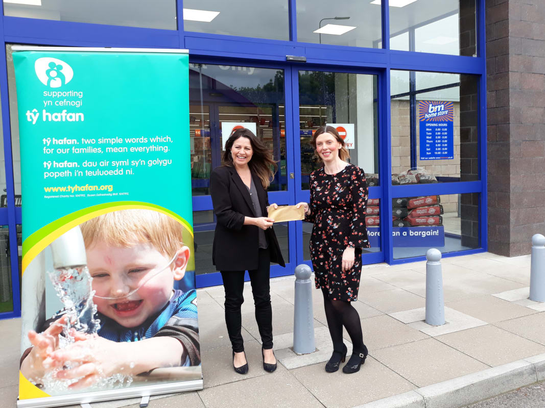 Natalie from the Ty Hafan Children’s Hospice was B&M's special guest at its latest store opening in Culverhouse Cross, Cardiff. She accepted £250 worth of B&M vouchers on behalf of the charity.