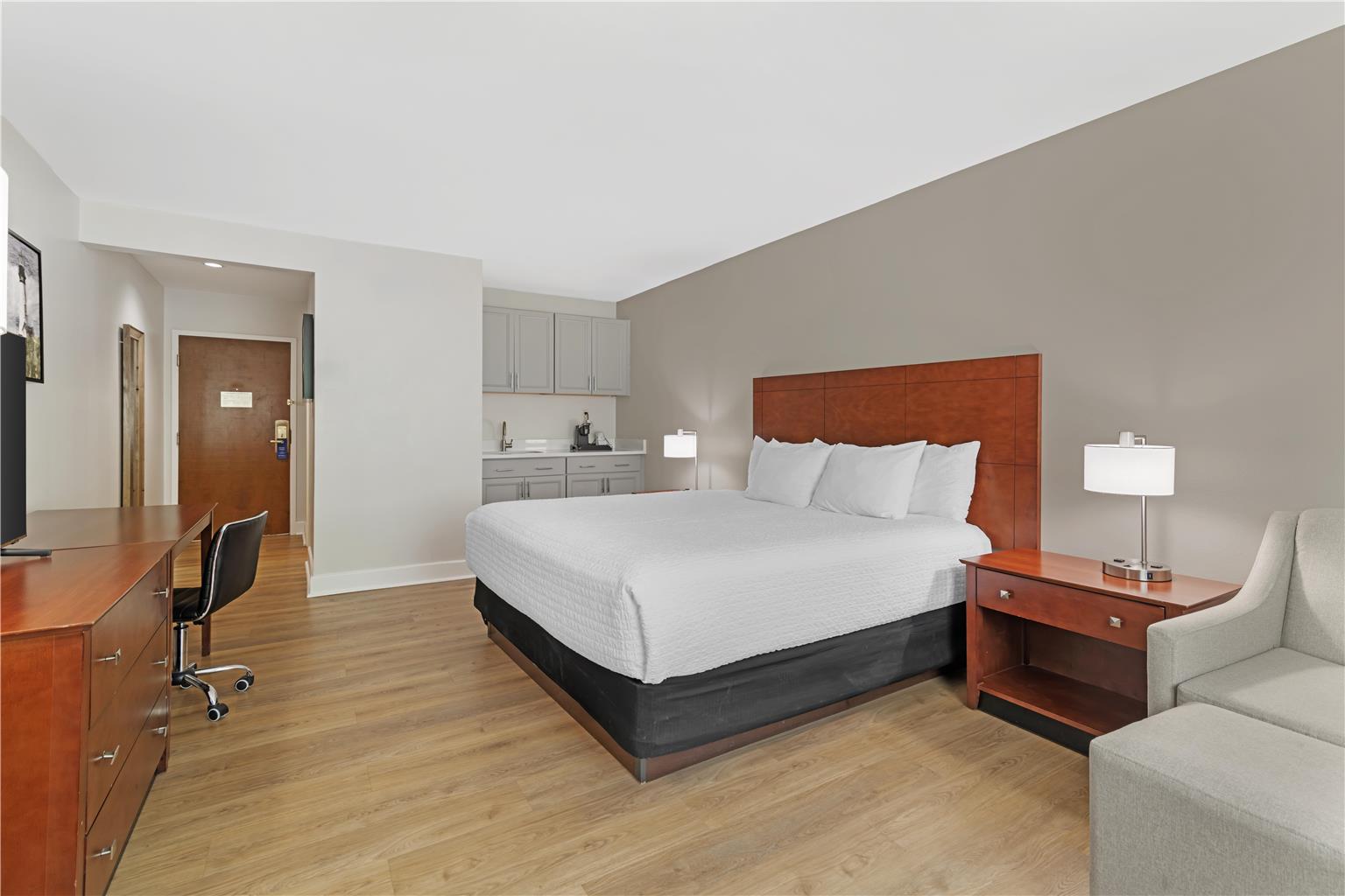One King Bedroom with Wet Bar