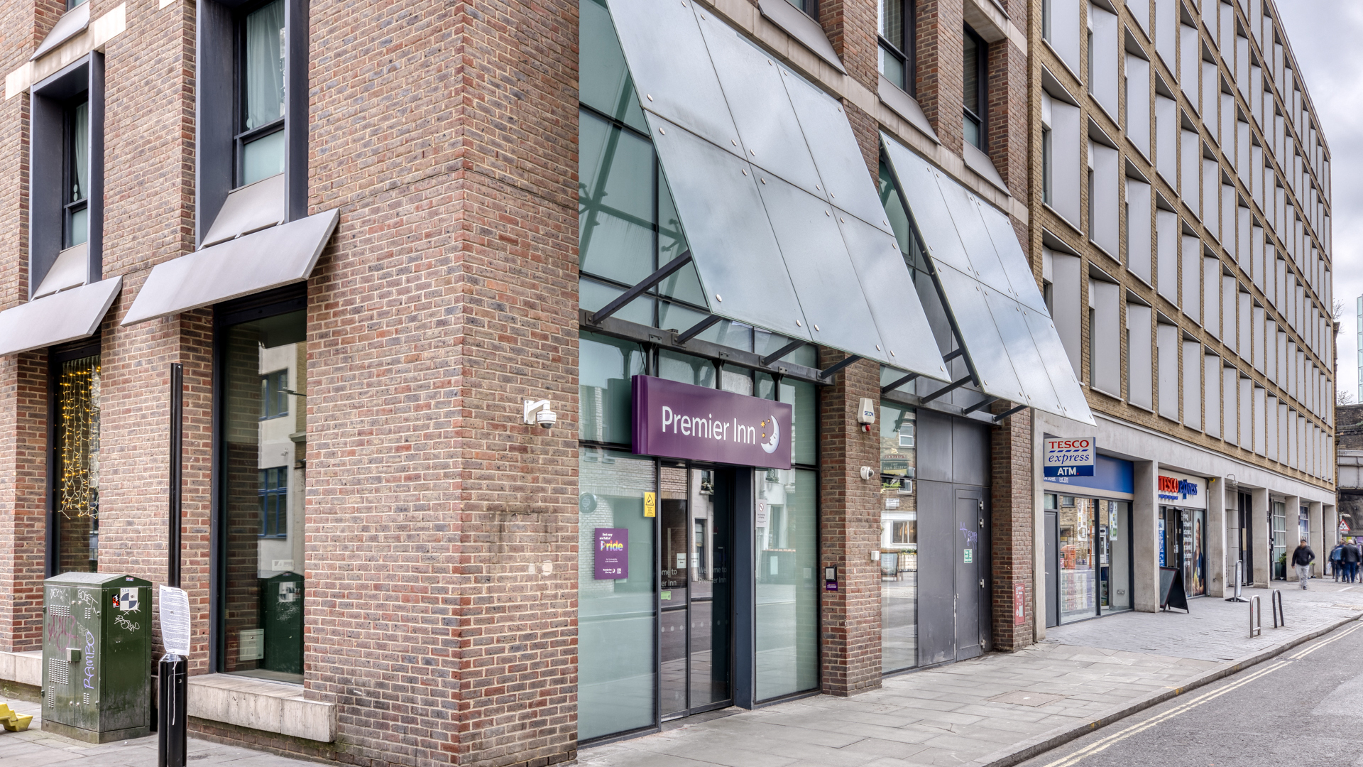 Premier Inn London Southwark (Tate Modern) hotel exterior