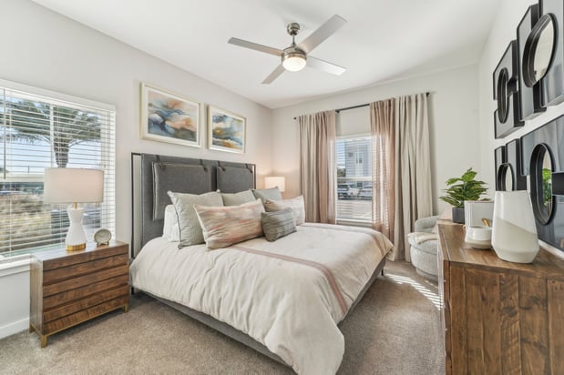 Images Story Lake Gibson | Luxury Apartment Homes