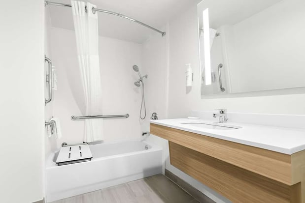 Images Spark by Hilton Tupelo