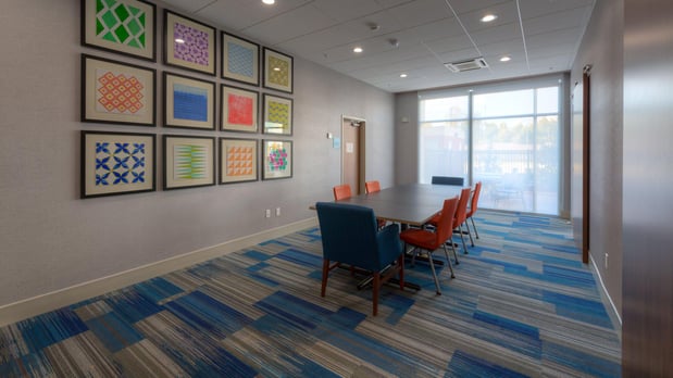 Images Holiday Inn Express & Suites Tulsa Midtown by IHG