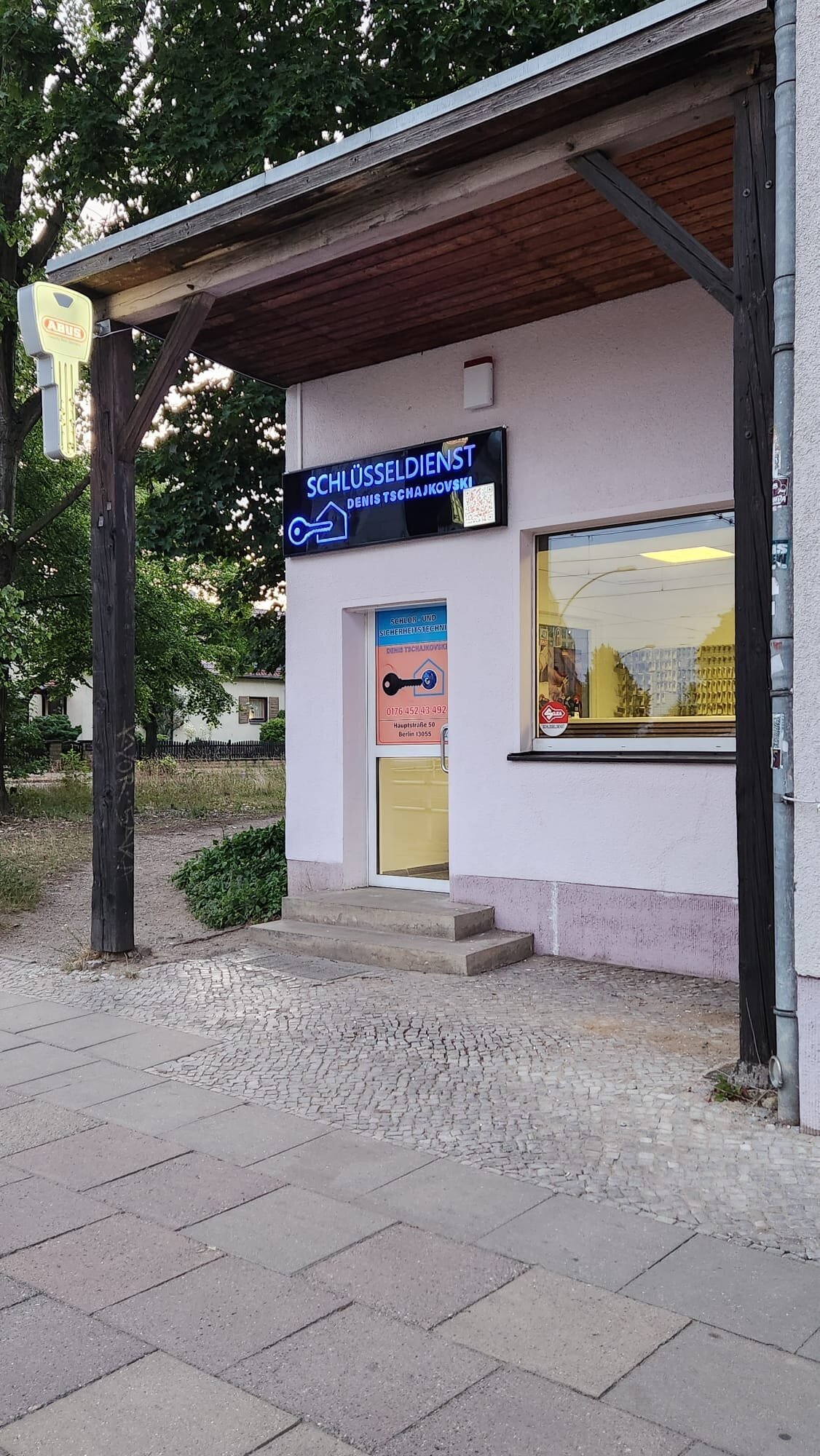 Schlüsseldienst Denis Tschajkovski   Türöffnung, Hauptstraße 50 in Berlin